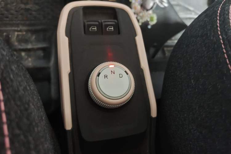 Used Chery QQ Ice Cream 2022 170km Sundae Phosphate Lithium-Ion Gear Lever