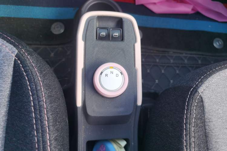 Used Chery QQ Ice Cream 2022 170km Sundae Phosphate Lithium-Ion Gear Lever