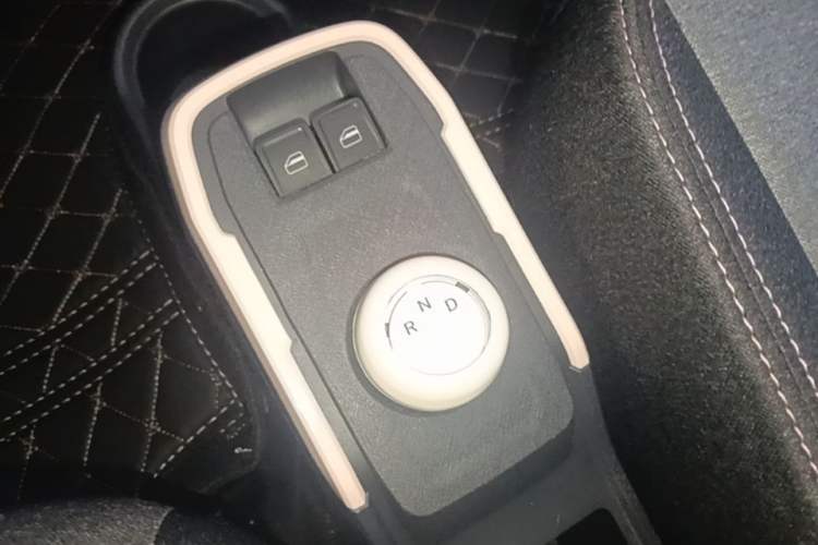 Used Chery QQ Ice Cream 2022 120km Conical Shape Lithium Iron Phosphate Gear Lever