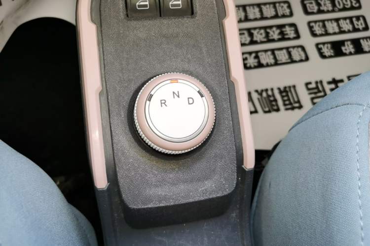 Used Chery QQ Ice Cream 2022 170km Sundae Phosphate Lithium-Ion Gear Lever