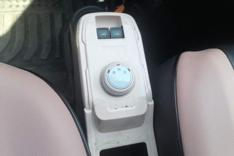 Used Chery QQ Ice Cream 2022 170km Sundae Phosphate Lithium-Ion Gear Lever