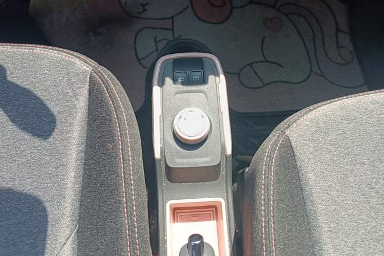 Used Chery QQ Ice Cream 2022 170km Sundae Phosphate Lithium-Ion Gear Lever