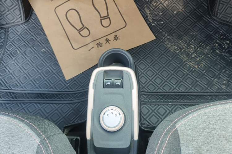 Used Chery QQ Ice Cream 2022 170km Sundae Phosphate Lithium-Ion Gear Lever