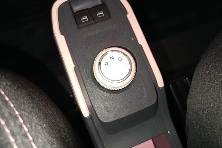 Used Chery QQ Ice Cream 2022 170km Sundae Phosphate Lithium-Ion Gear Lever