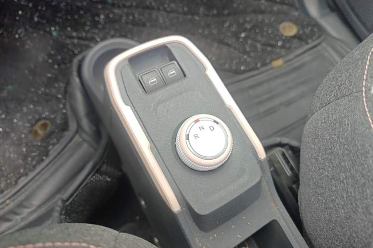 Used Chery QQ Ice Cream 2022 170km Sundae Phosphate Lithium-Ion Gear Lever