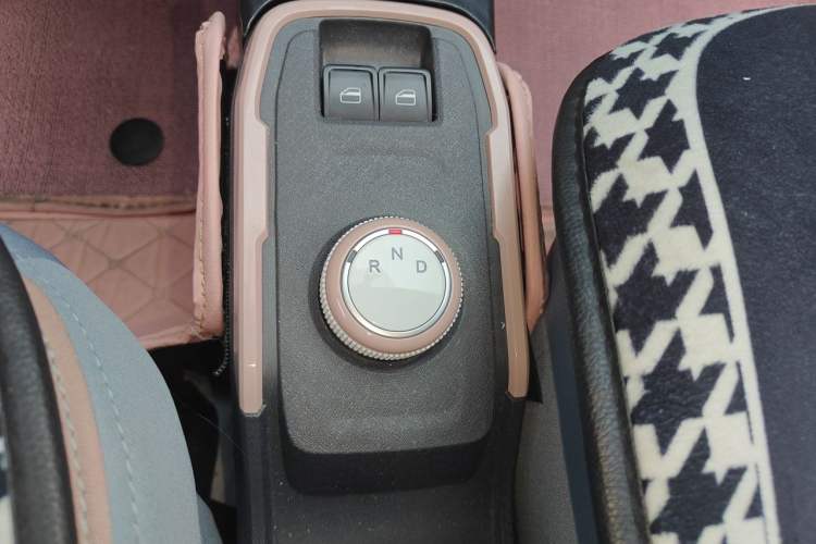Used Chery QQ Ice Cream 2022 170km Sundae Phosphate Lithium-Ion Gear Lever