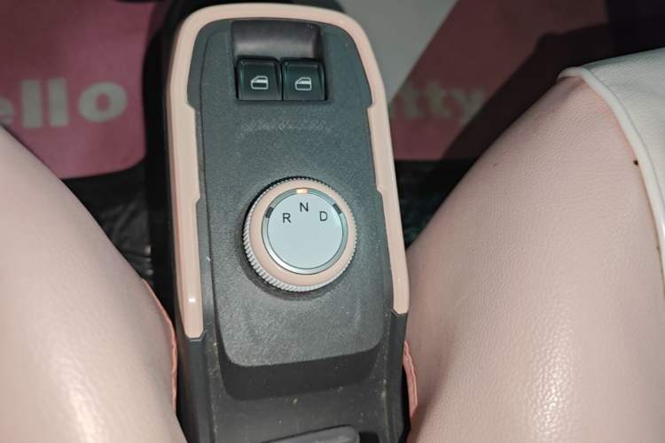 Used Chery QQ Ice Cream 2022 170km Sundae Phosphate Lithium-Ion Gear Lever