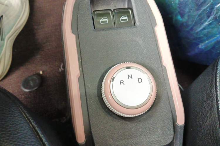Used Chery QQ Ice Cream 2022 170km Sundae Ternary Lithium Gear Lever