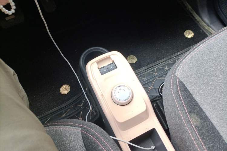 Used Chery QQ Ice Cream 2022 170km Sundae Phosphate Lithium-Ion Gear Lever