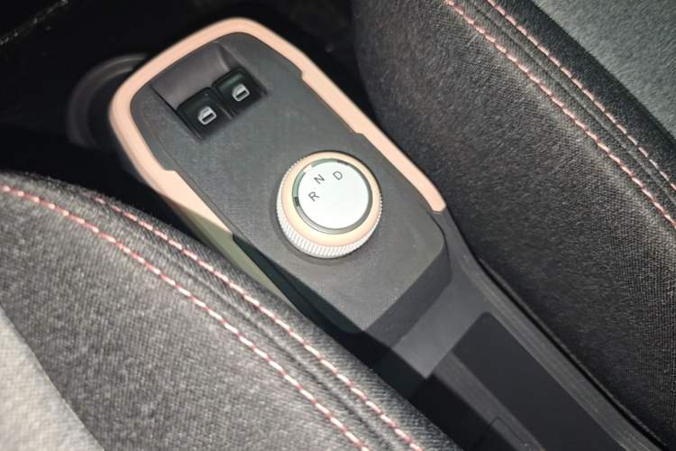 Used Chery QQ Ice Cream 2022 120km Conical Shape Lithium Iron Phosphate Gear Lever