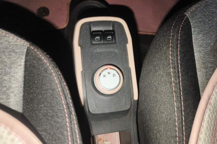 Used Chery QQ Ice Cream 2022 170km Sundae Ternary Lithium Gear Lever