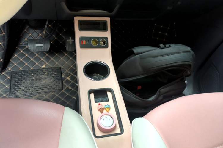 Used Chery QQ Ice Cream 2022 170km Sundae Phosphate Lithium-Ion Gear Lever