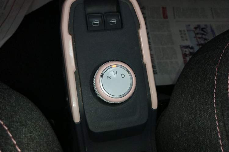 Used Chery QQ Ice Cream 2022 170km Sundae Ternary Lithium Gear Lever