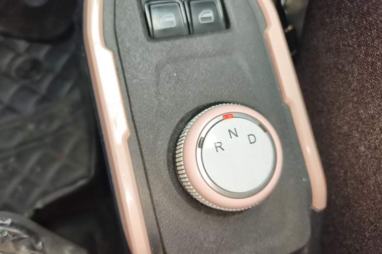 Used Chery QQ Ice Cream 2022 170km Sundae Phosphate Lithium-Ion Gear Lever