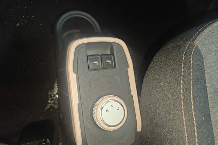 Used Chery QQ Ice Cream 2022 120km Conical Shape Lithium Iron Phosphate Gear Lever