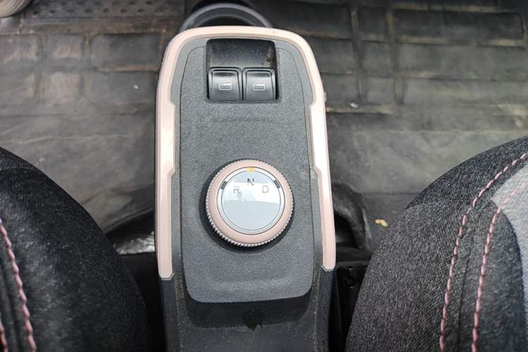Used Chery QQ Ice Cream 2022 120km Milkshake Phosphate Lithium-Iron Gear Lever