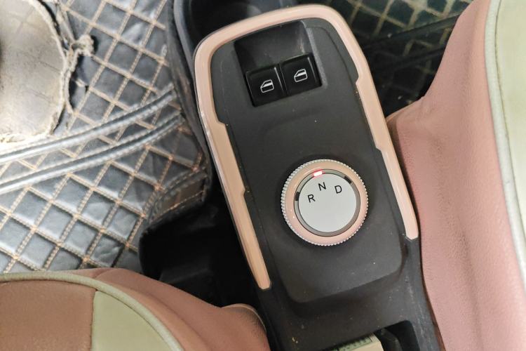 Used Chery QQ Ice Cream 2022 170km Sundae Phosphate Lithium-Ion Gear Lever