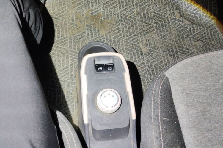 Used Chery QQ Ice Cream 2022 170km Sundae Phosphate Lithium-Ion Gear Lever