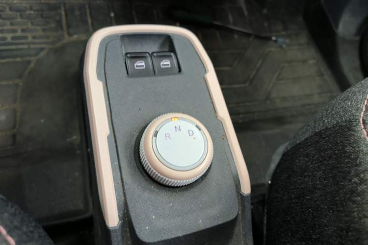Used Chery QQ Ice Cream 2022 120km Milkshake Phosphate Lithium-Iron Gear Lever