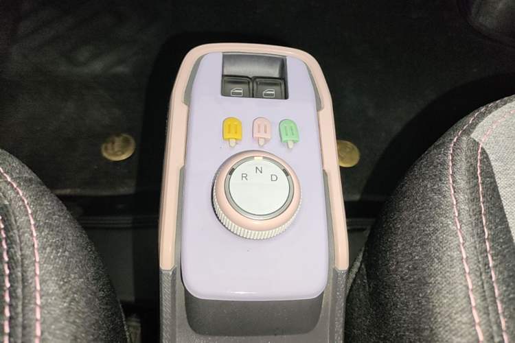 Used Chery QQ Ice Cream 2022 170km Sundae Phosphate Lithium-Ion Gear Lever