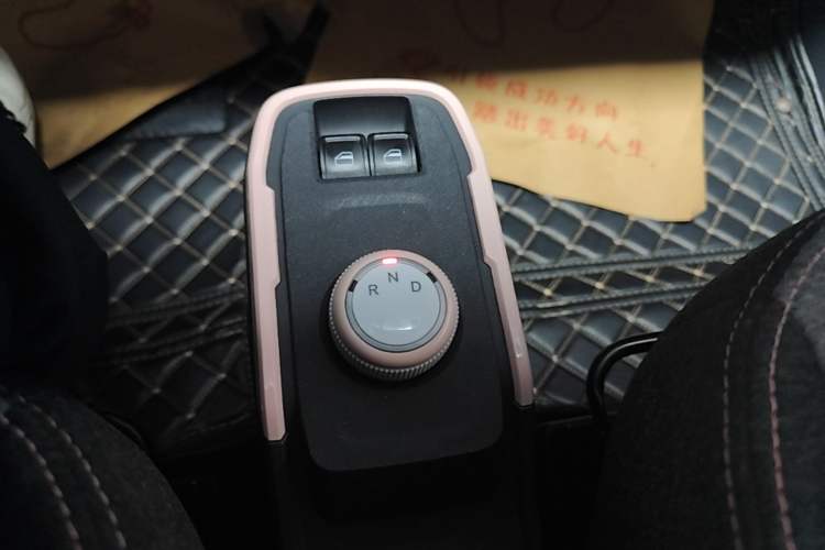 Used Chery QQ Ice Cream 2022 170km Sundae Phosphate Lithium-Ion Gear Lever