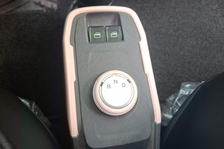 Used Chery QQ Ice Cream 2022 120km Conical Shape Lithium Iron Phosphate Gear Lever