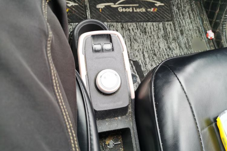 Used Chery QQ Ice Cream 2022 170km Sundae Phosphate Lithium-Ion Gear Lever