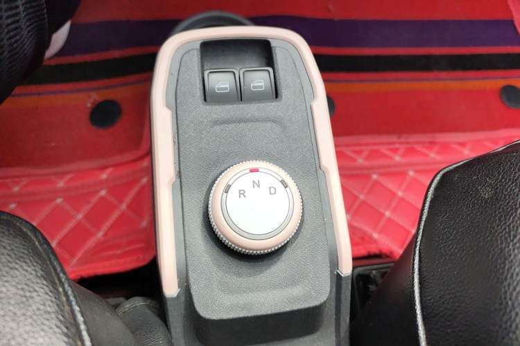 Used Chery QQ Ice Cream 2022 170km Sundae Phosphate Lithium-Ion Gear Lever