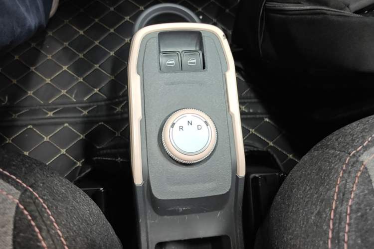 Used Chery QQ Ice Cream 2022 170km Sundae Phosphate Lithium-Ion Gear Lever