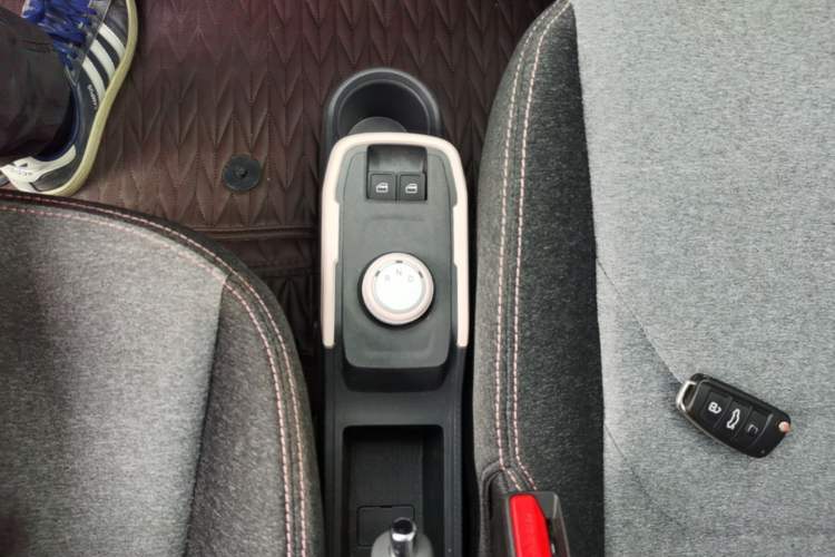 Used Chery QQ Ice Cream 2022 170km Sundae Phosphate Lithium-Ion Gear Lever