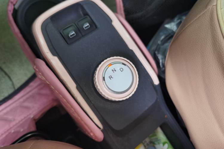 Used Chery QQ Ice Cream 2022 170km Sundae Phosphate Lithium-Ion Gear Lever
