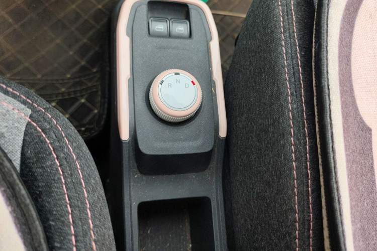 Used Chery QQ Ice Cream 2022 170km Sundae Phosphate Lithium-Ion Gear Lever