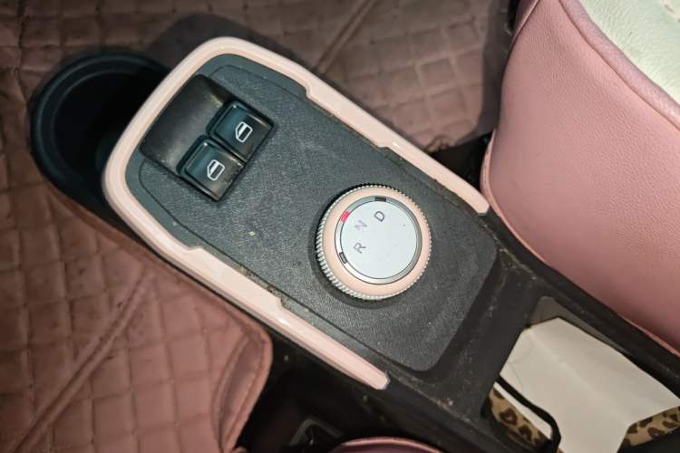 Used Chery QQ Ice Cream 2022 170km Sundae Phosphate Lithium-Ion Gear Lever
