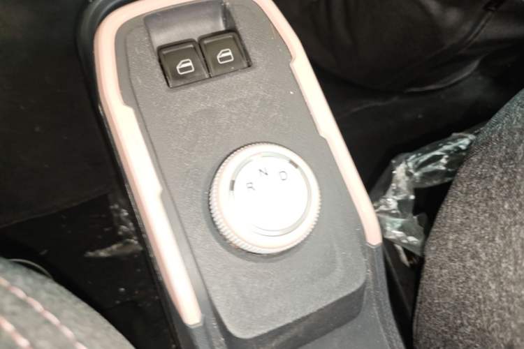 Used Chery QQ Ice Cream 2022 120km Conical Shape Lithium Iron Phosphate Gear Lever