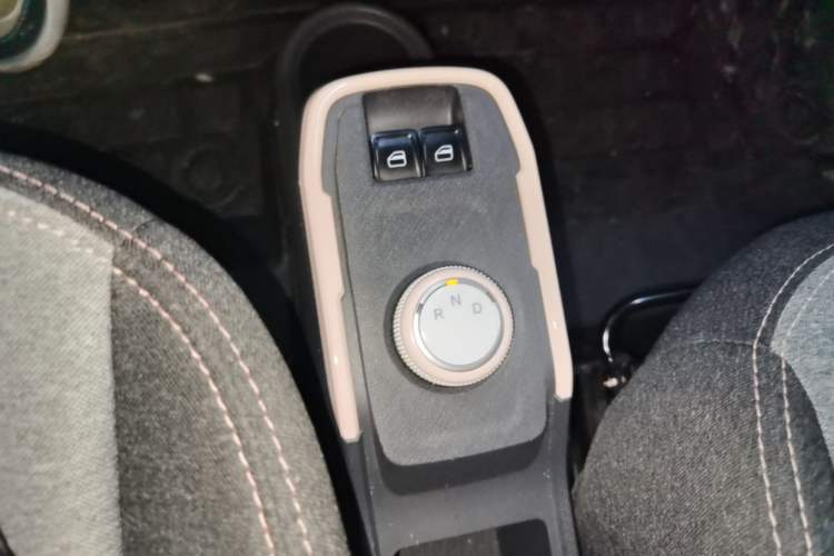 Used Chery QQ Ice Cream 2022 120km Conical Shape Lithium Iron Phosphate Gear Lever