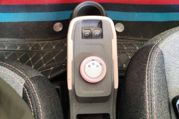 Used Chery QQ Ice Cream 2022 170km Sundae Phosphate Lithium-Ion Gear Lever