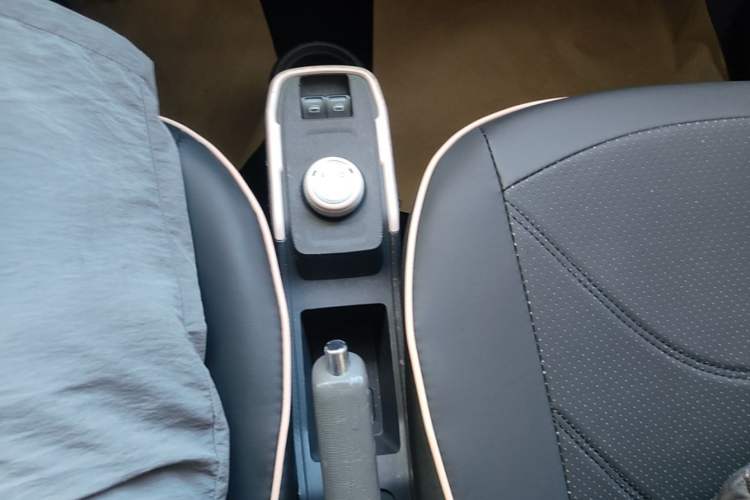 Used Chery QQ Ice Cream 2022 170km Sundae Phosphate Lithium-Ion Gear Lever