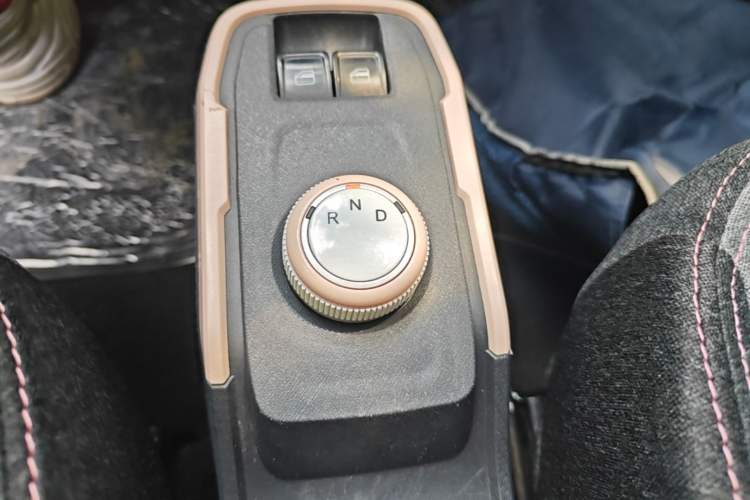 Used Chery QQ Ice Cream 2022 120km Milkshake Phosphate Lithium-Iron Gear Lever
