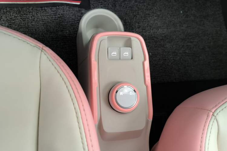 Used Chery QQ Ice Cream 2022 Taohuanxi Fragrant Peach Model Gear Lever