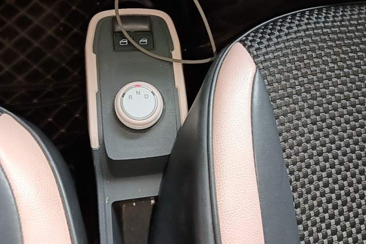 Used Chery QQ Ice Cream 2022 170km Sundae Phosphate Lithium-Ion Gear Lever