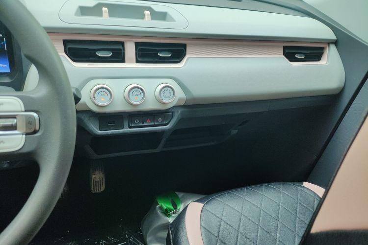 Used Chery QQ Ice Cream 2022 170km Sundae Phosphate Lithium-Ion Audio And AC Panel