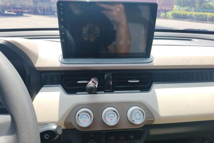 Used Chery QQ Ice Cream 2022 170km Sundae Phosphate Lithium-Ion Audio And AC Panel