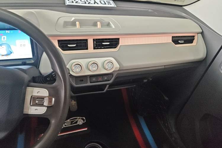 Used Chery QQ Ice Cream 2022 170km Sundae Phosphate Lithium-Ion Audio And AC Panel
