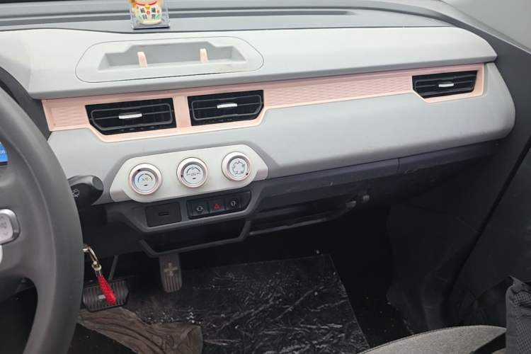 Used Chery QQ Ice Cream 2022 170km Sundae Phosphate Lithium-Ion Audio And AC Panel