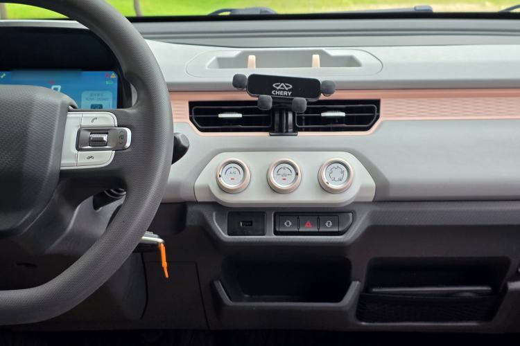 Used Chery QQ Ice Cream 2022 170km Sundae Phosphate Lithium-Ion Audio And AC Panel