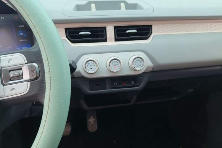 Used Chery QQ Ice Cream 2022 170km Sundae Phosphate Lithium-Ion Audio And AC Panel