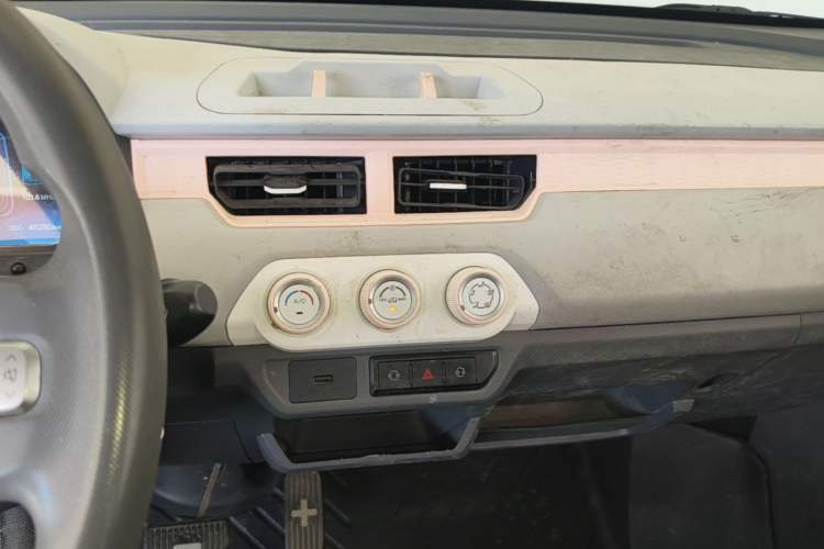 Used Chery QQ Ice Cream 2022 170km Sundae Phosphate Lithium-Ion Audio And AC Panel