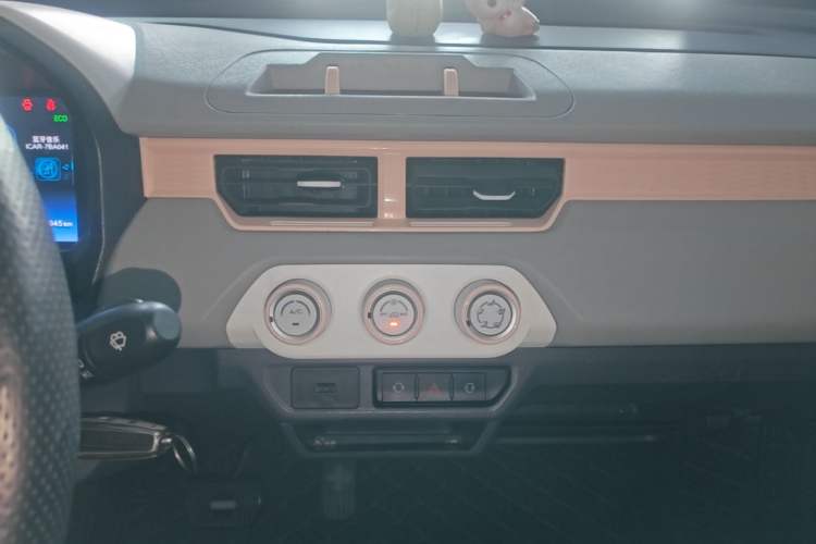 Used Chery QQ Ice Cream 2022 170km Sundae Phosphate Lithium-Ion Audio And AC Panel