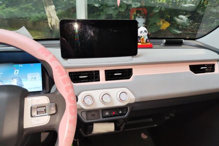 Used Chery QQ Ice Cream 2022 170km Sundae Phosphate Lithium-Ion Audio And AC Panel