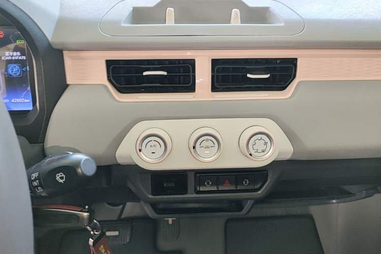 Used Chery QQ Ice Cream 2022 170km Sundae Ternary Lithium Audio And AC Panel